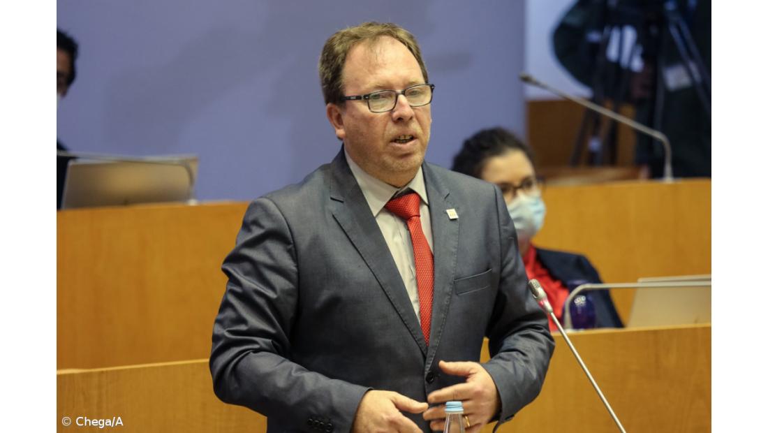 Deputado José Pacheco abandona corrida à liderança do Chega/Açores