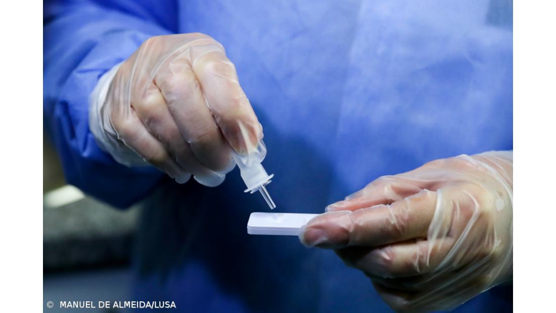 Açores vão ter testes gratuitos em farmácias e rastreios laborais aleatórios