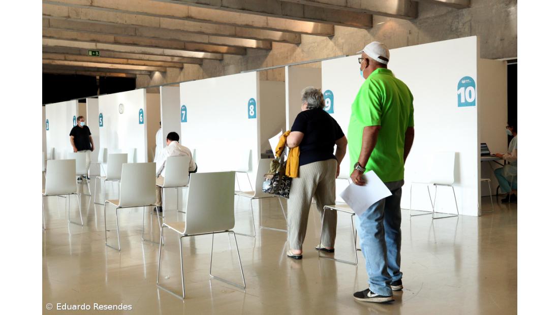 Açores com 61% da população com vacinação completa e 64% com a primeira dose