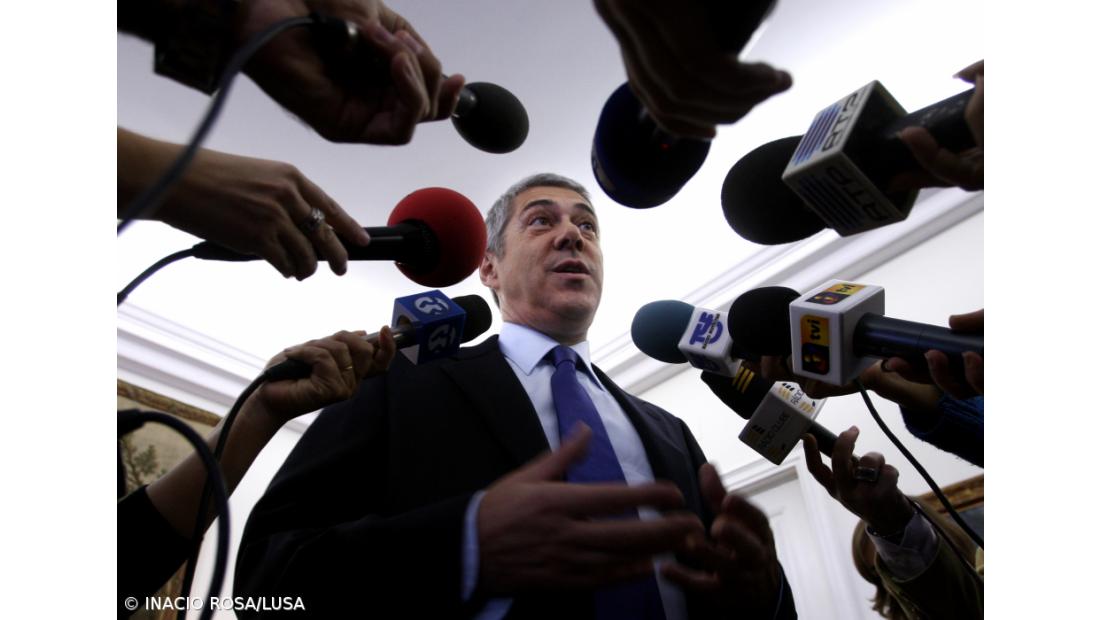 Sócrates desvaloriza apupos à chegada