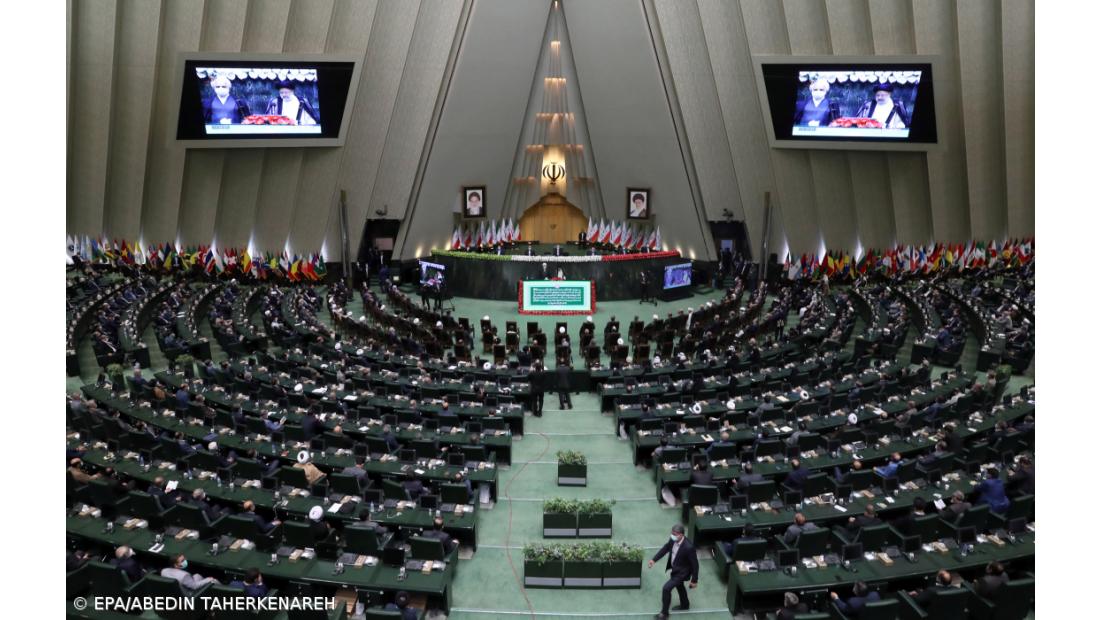 Irão diz que não precisa de "permissão" para desenvolver laços com a Rússia
