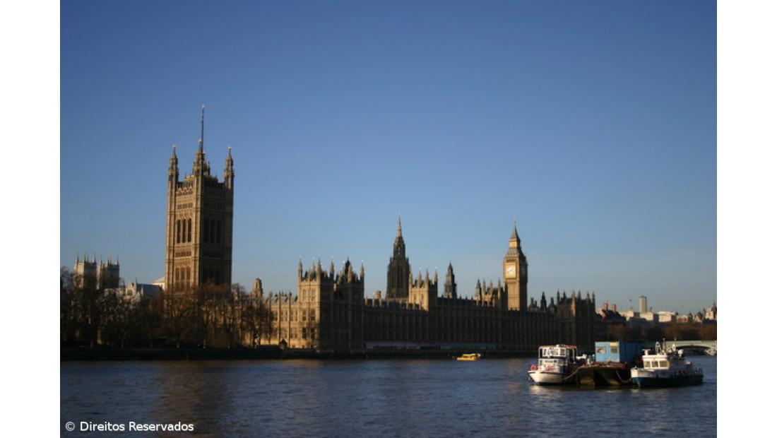 Tribunal britânico diz que emigrantes podem ficar mesmo sem atualizar estatuto