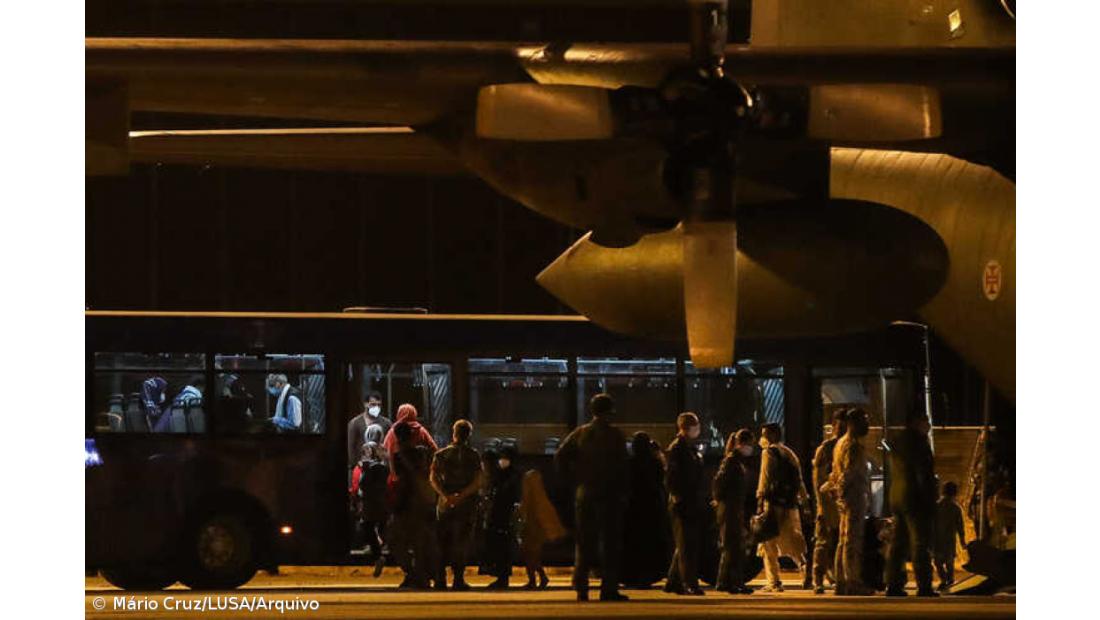 Mais 210 refugiados afegãos chegaram a Portugal