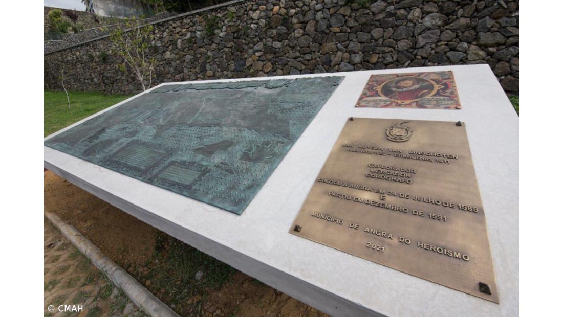 Carta de Linschoten em exposição no Passeio Teles Palhinha – Imagem 1