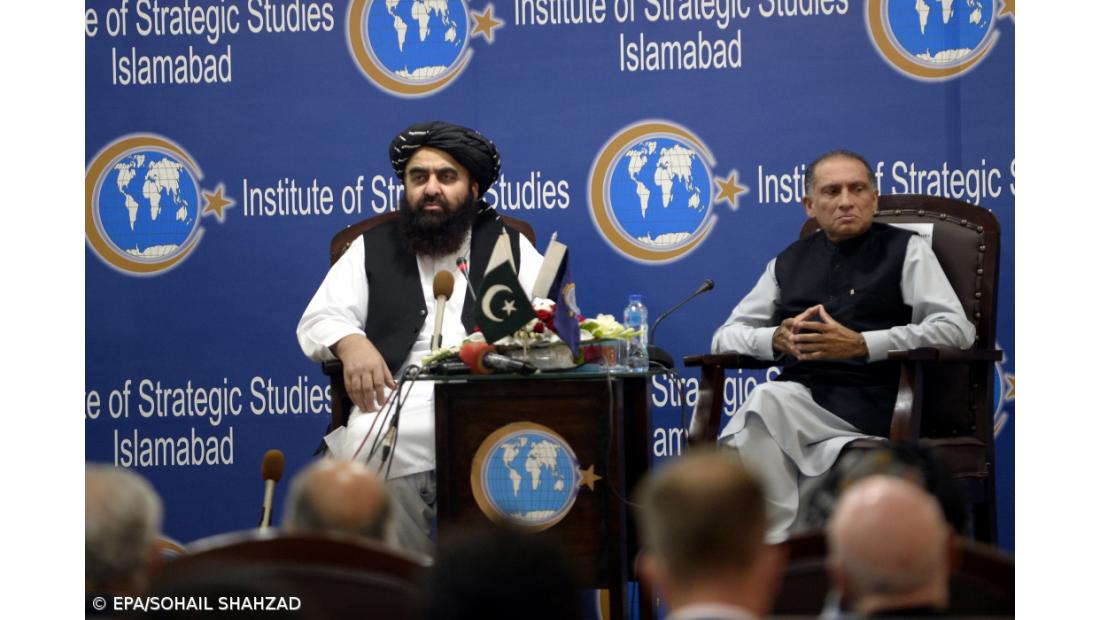 Talibãs reiteram compromisso de dar educação e emprego a mulheres no Afeganistão