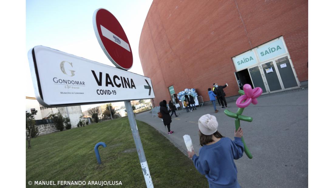 Efetividade das vacinas é menor com a variante Ómicron 