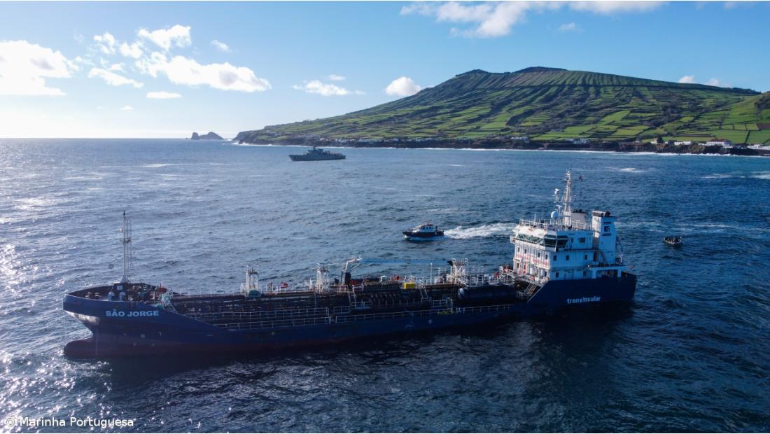 Navio-tanque "São Jorge" rebocado esta quinta-feira para a Terceira (com vídeo)