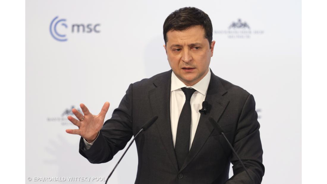 Zelensky garante que continua firme em vídeo gravado em Kiev