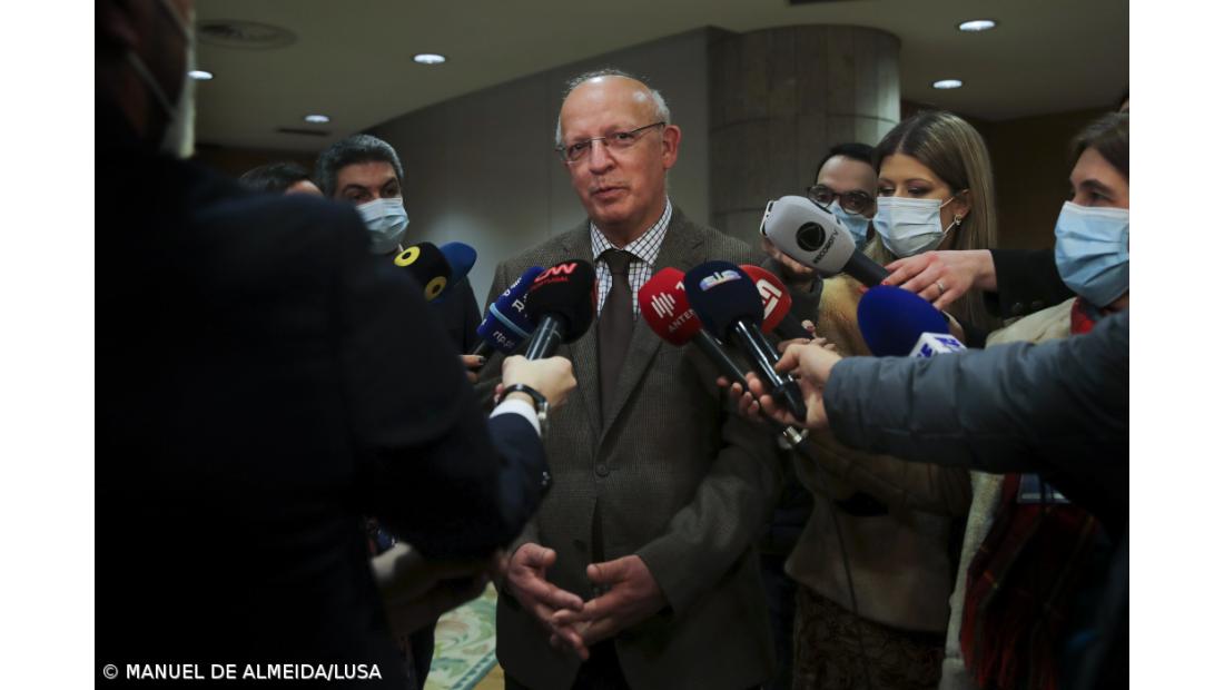 Presidente da AR recomenda que não se misturem reuniões políticas e técnicas 