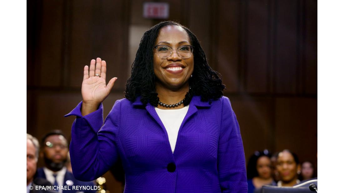 Primeira juíza negra indicada para Supremo dos EUA promete defender a democracia