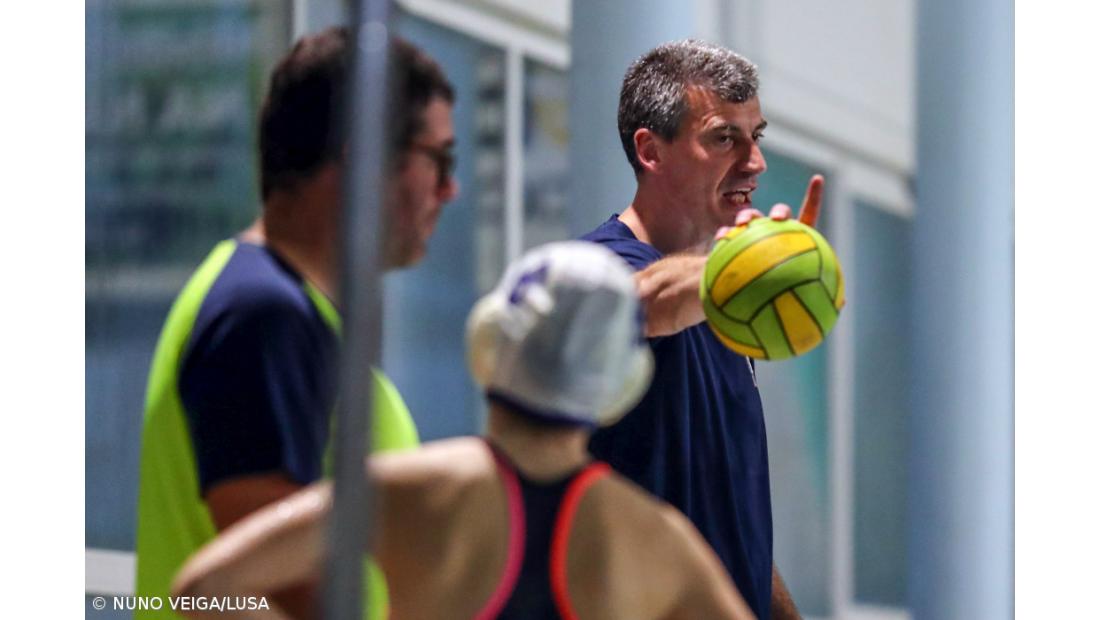 Treinador de polo aquático ucraniano 'troca' guerra pela paz do Alentejo