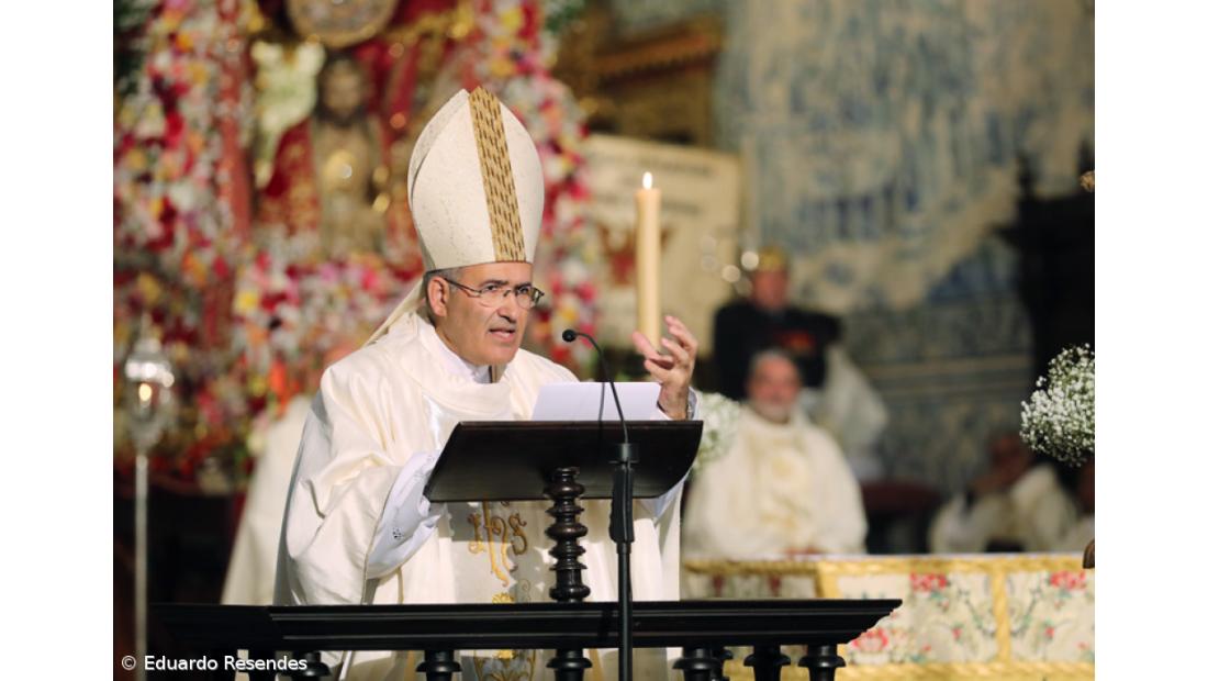 Fé e emoção no regresso do Santo Cristo às ruas de Ponta Delgada – Imagem 16