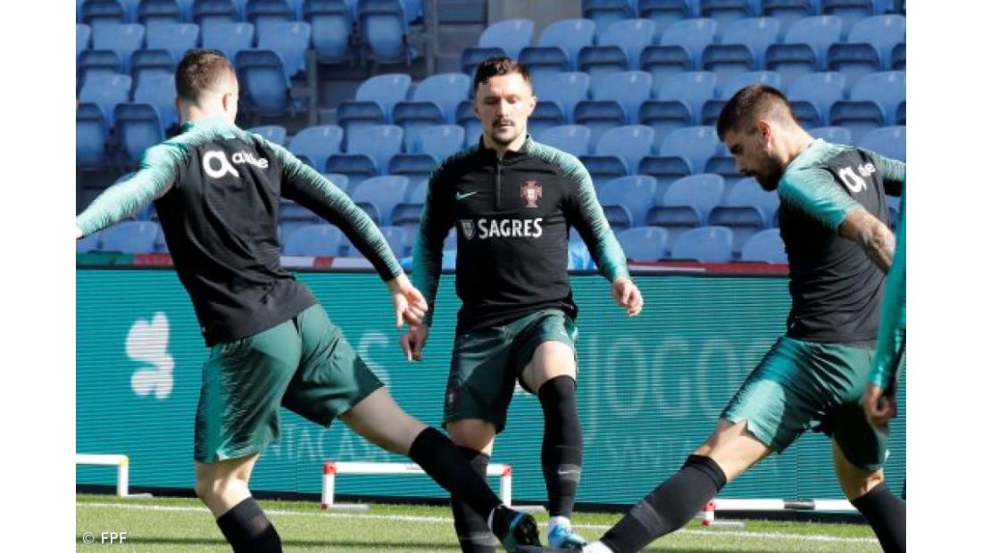 Mário Rui substitui lesionado Raphael Guerreiro na seleção portuguesa