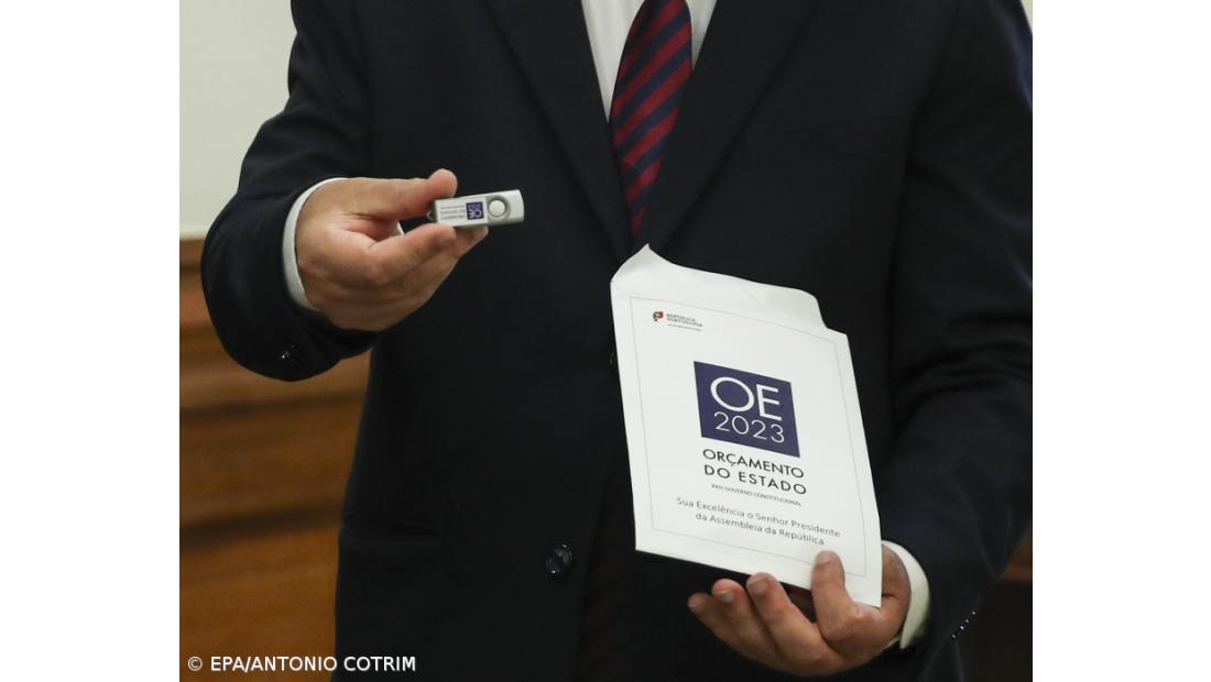 Utilização de deduções devem evitar que quem ganhe salário mínimo pague IRS, diz Medina