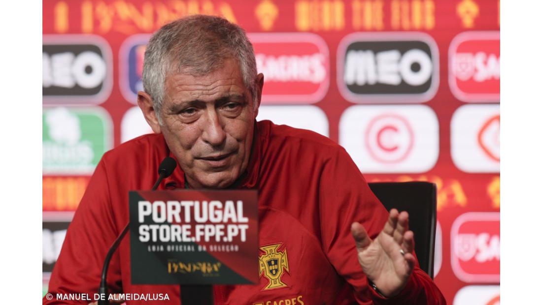 Fernando Santos admite "azia" de Ronaldo, mas nega eventual abandono