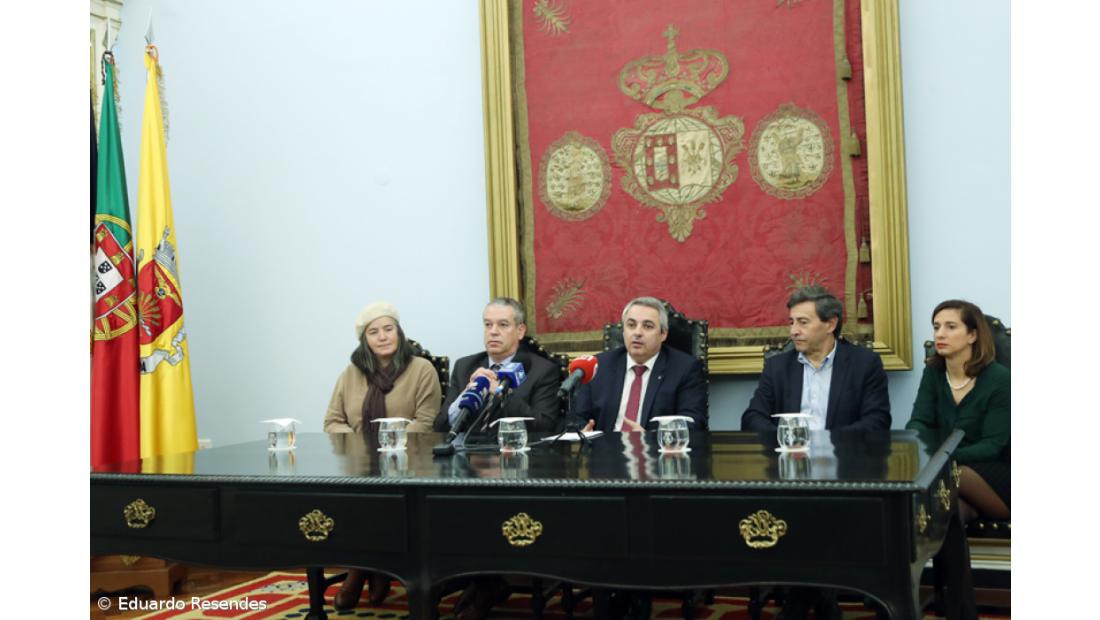 Clã e espetáculo de fogo de artificio na passagem de ano em Ponta Delgada