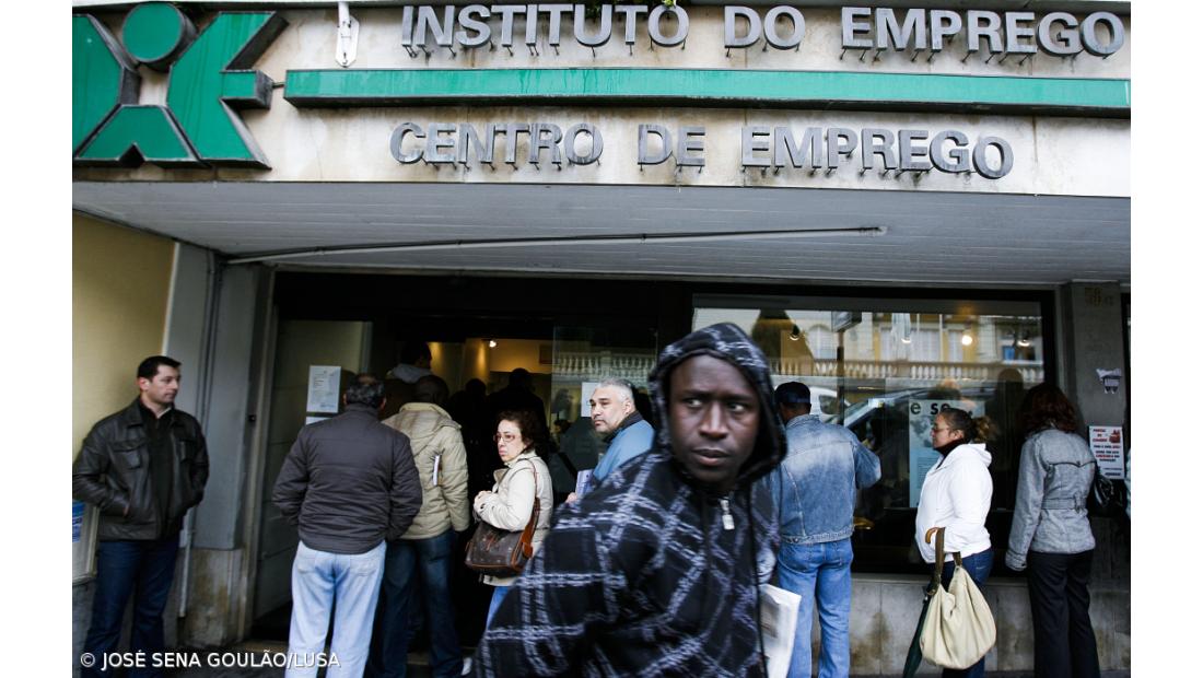 Desemprego em fevereiro estabiliza na zona euro e em Portugal