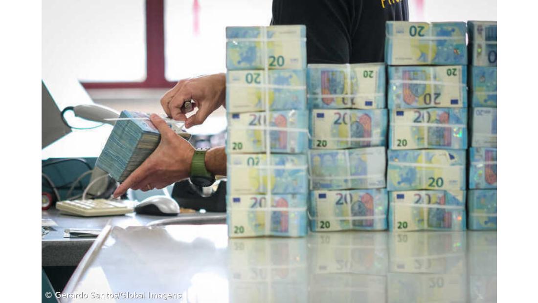 Inflação abranda em março para 7,4% 