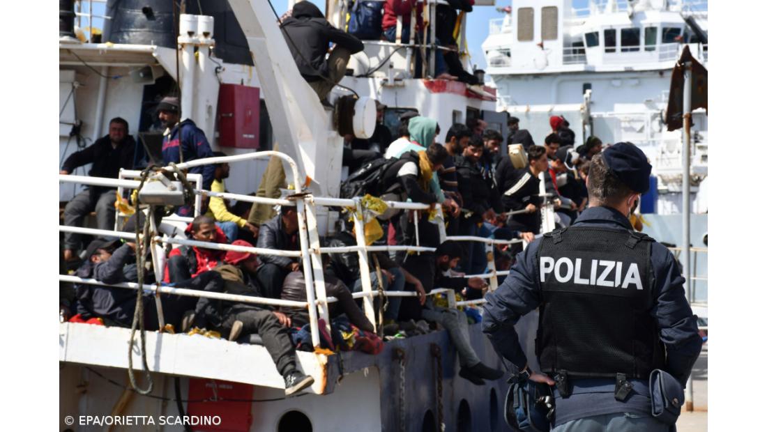 Cerca de mil migrantes chegaram a Lampedusa nas últimas 24 horas