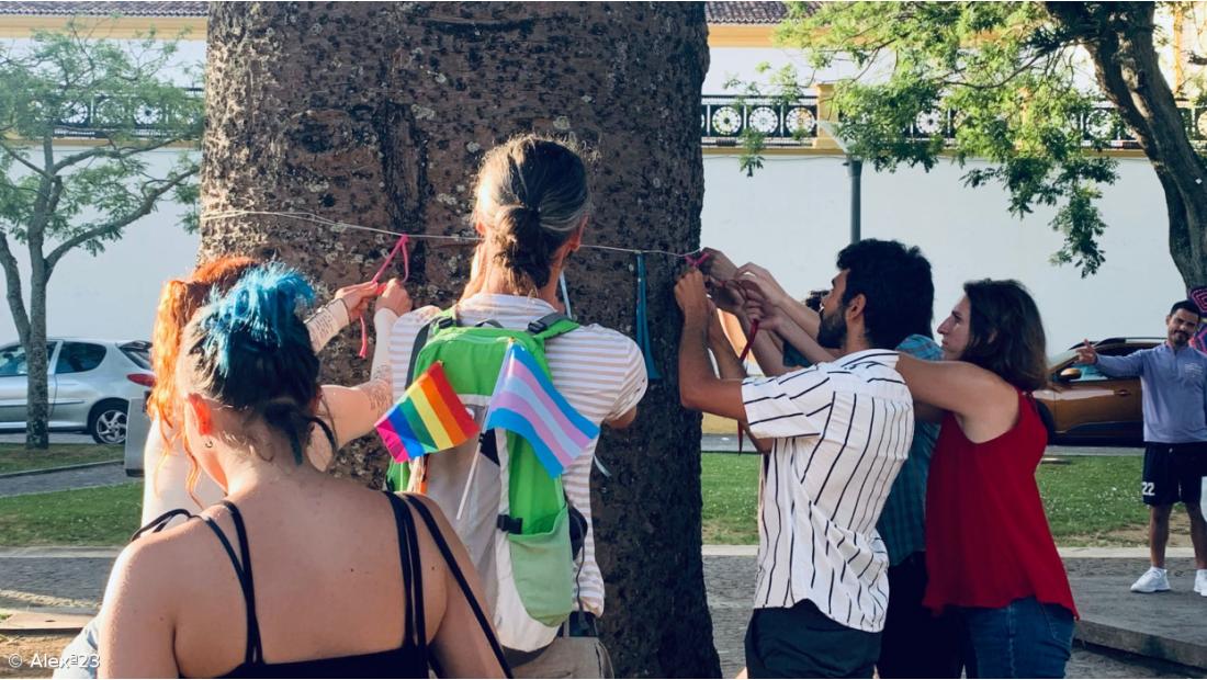 Performance “Conversas d’Armário” inaugurou as comemorações do Orgulho. O Quiosque Ala desenhou um espaço de reflexão muito inspirador. – Imagem 11