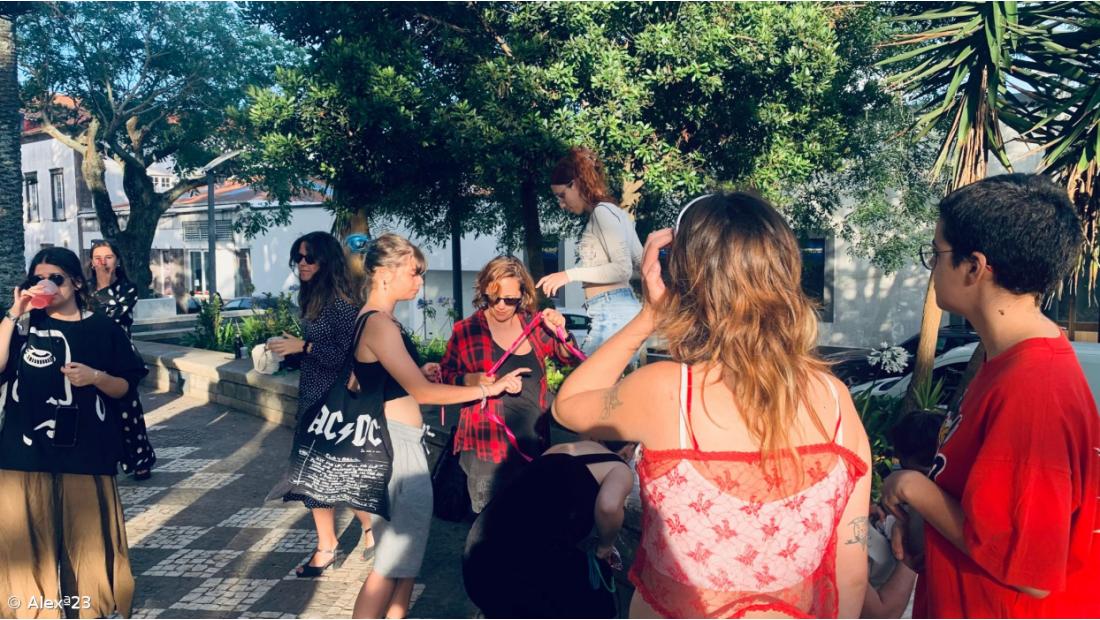 Performance “Conversas d’Armário” inaugurou as comemorações do Orgulho. O Quiosque Ala desenhou um espaço de reflexão muito inspirador. – Imagem 12