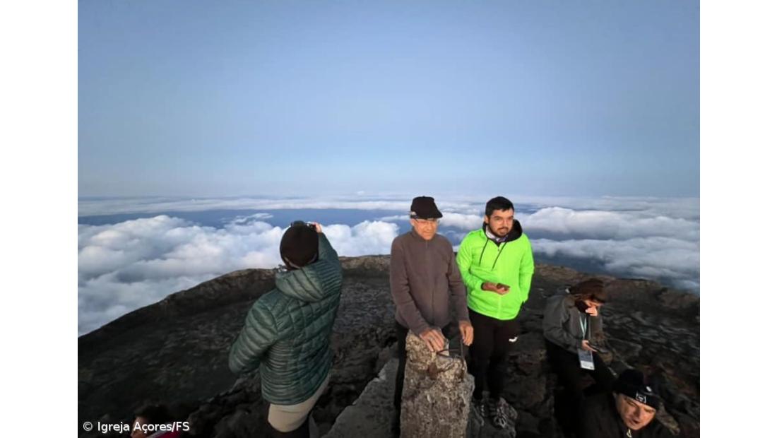 Bispo de Angra comandou subida ao topo do país para incitar jovens a tocar o céu – Imagem 3