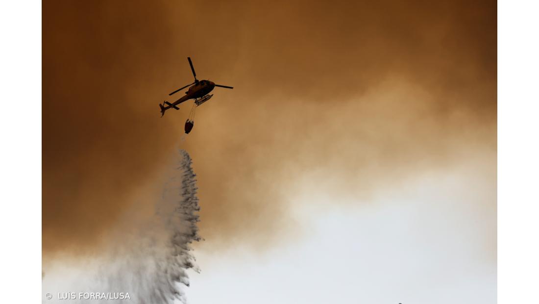 Mais de 1.000 operacionais combatem fogo em Odemira