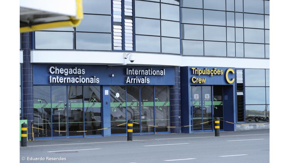 Detenção no aeroporto de Ponta Delgada por posse de arma proibida