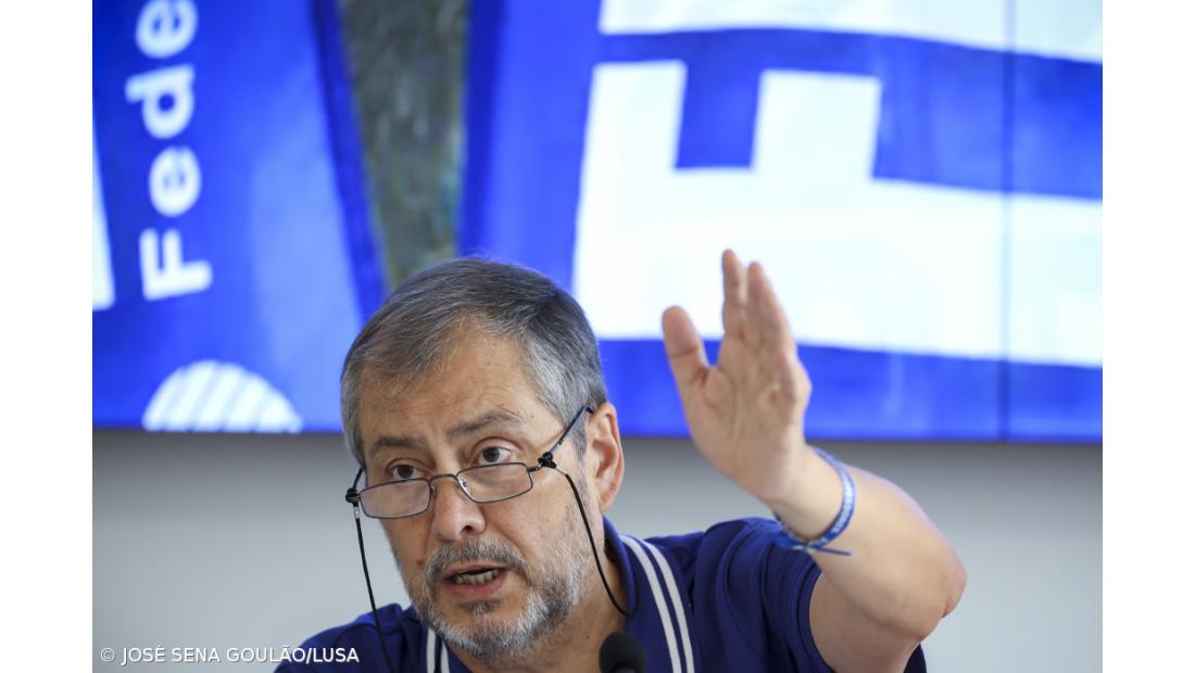 Fenprof exige investimento na Educação e avisa que professores "não adormeceram"