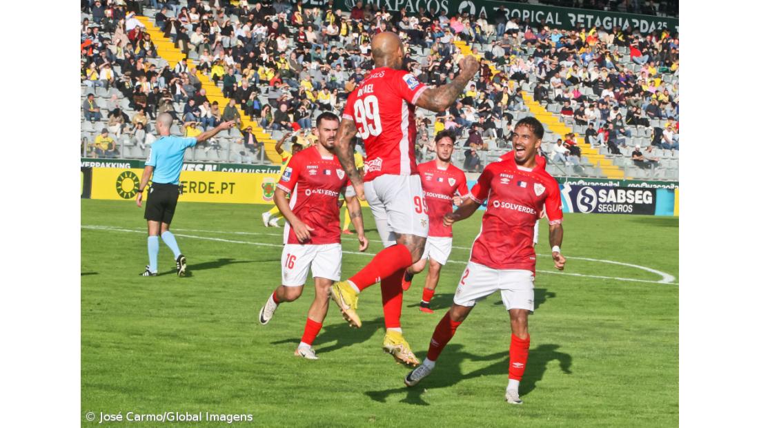 Anticiclone dos Açores passou em Paços e confirmou ambições do Santa Clara