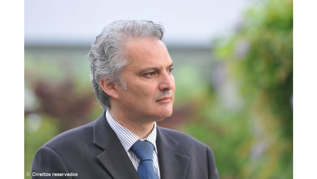 Europa suspende direitos  autónomos