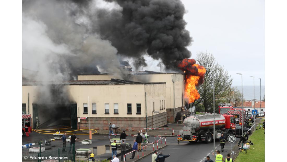 Origem do incêndio no HDES gera polémica entre autor do relatório e tutela