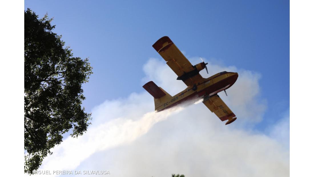 Dois aviões canadair de Espanha vão ajudar Portugal