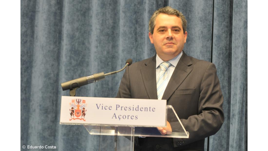 Governo corta nas despesas para poder apoiar famílias e empresas