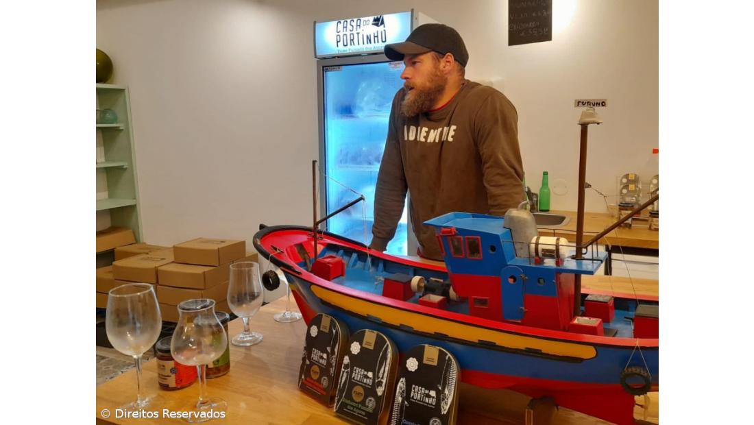 Sidra de banana, conservas de peixe fumado ou mel são algumas das produções de Tibério Barbeito – Imagem 6