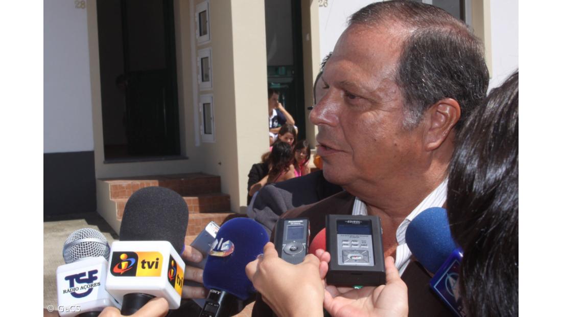 Governo Regional promete reduzir cargos de chefia e diminuir participações no setor público empresarial 