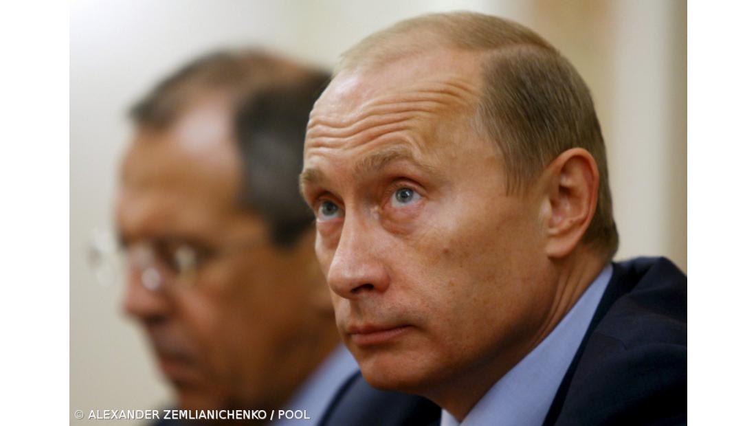 Cerca de 300 manifestantes de oposição exigem demissão de Putin e dissolução do parlamento