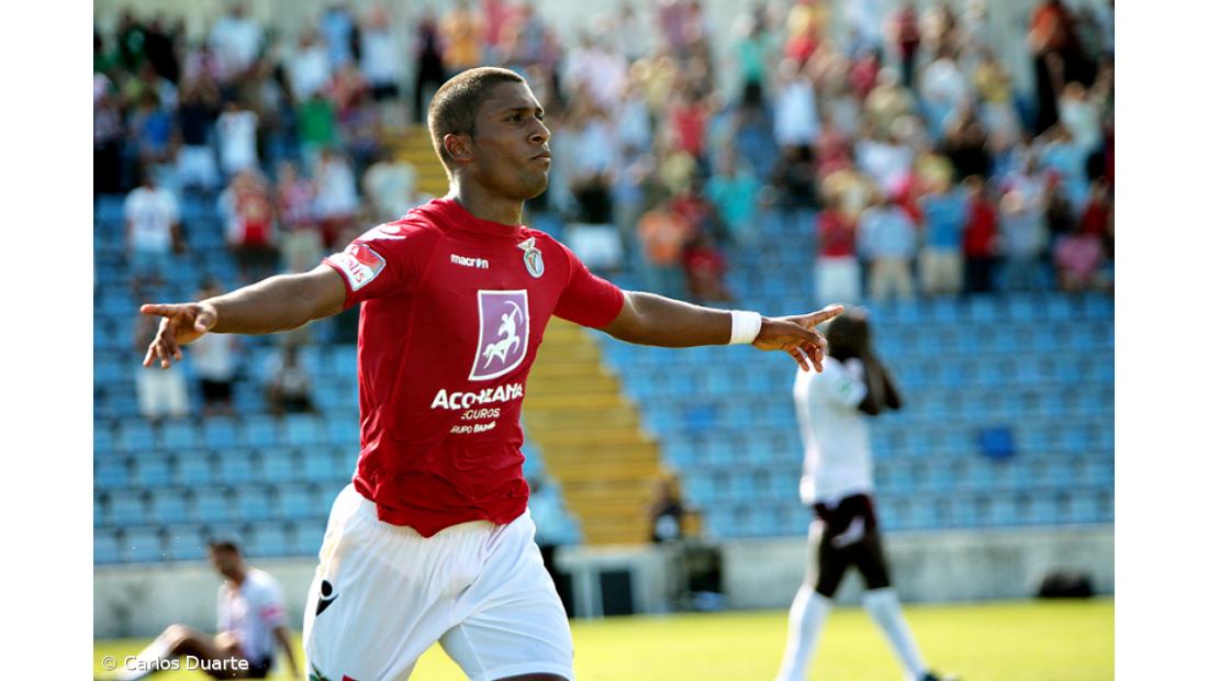 Bis de Leandro Tatu abriu caminho para a vitória