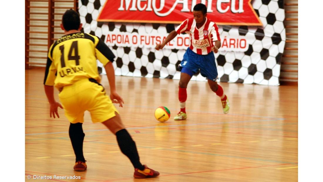 Quatro tentos fabris em festival de golos falhados