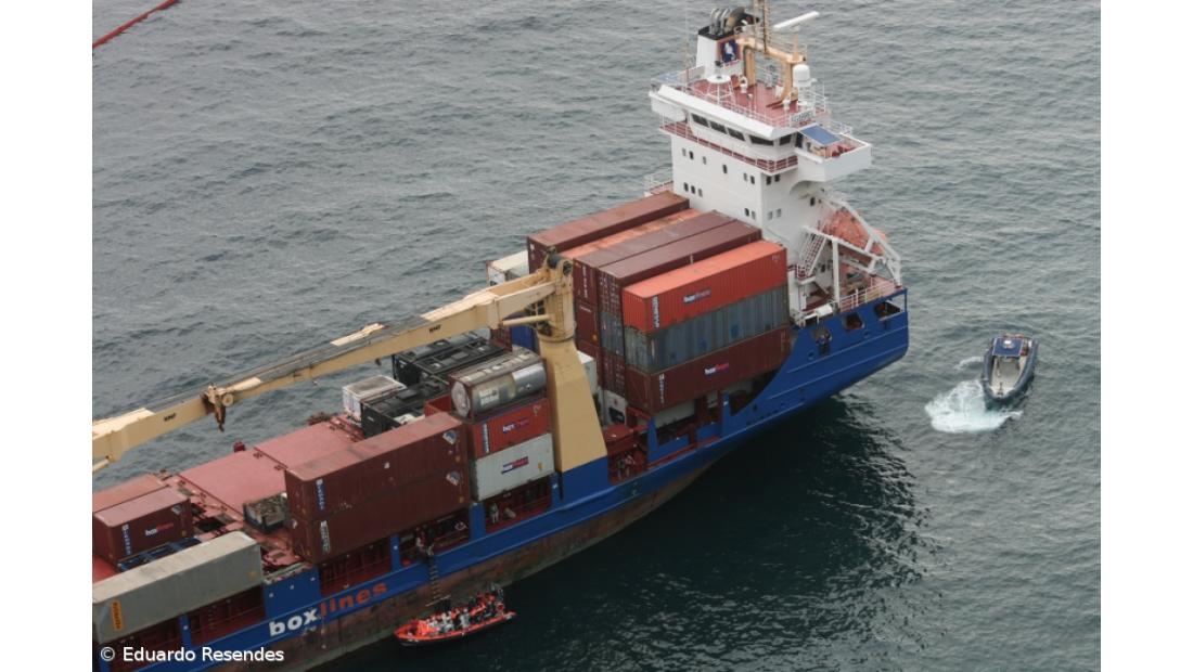 Bom tempo favorece retirada de combustível do "São Gabriel"