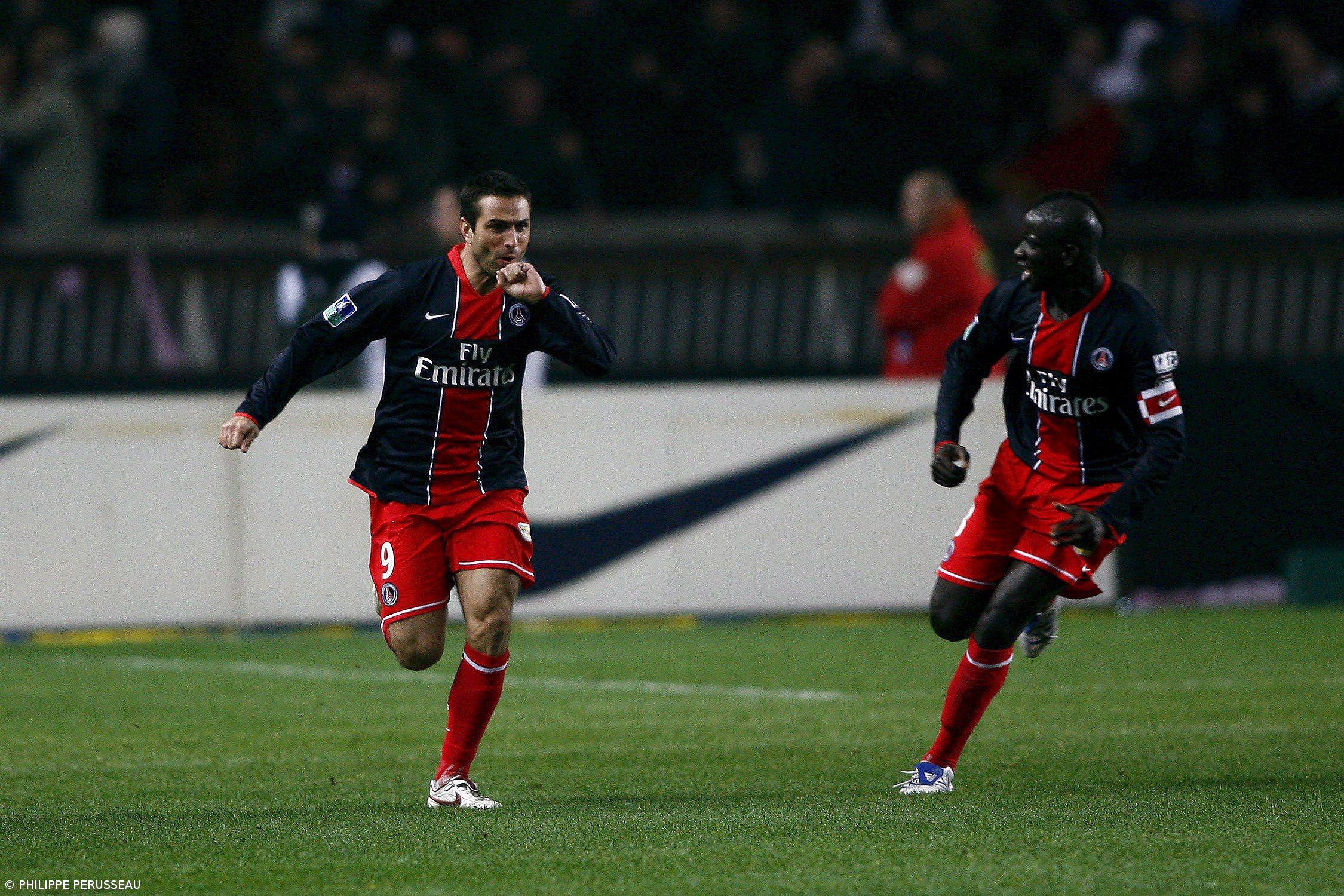  Pauleta bisa na derrota do Paris SG fente ao líder Lyon – Imagem 1