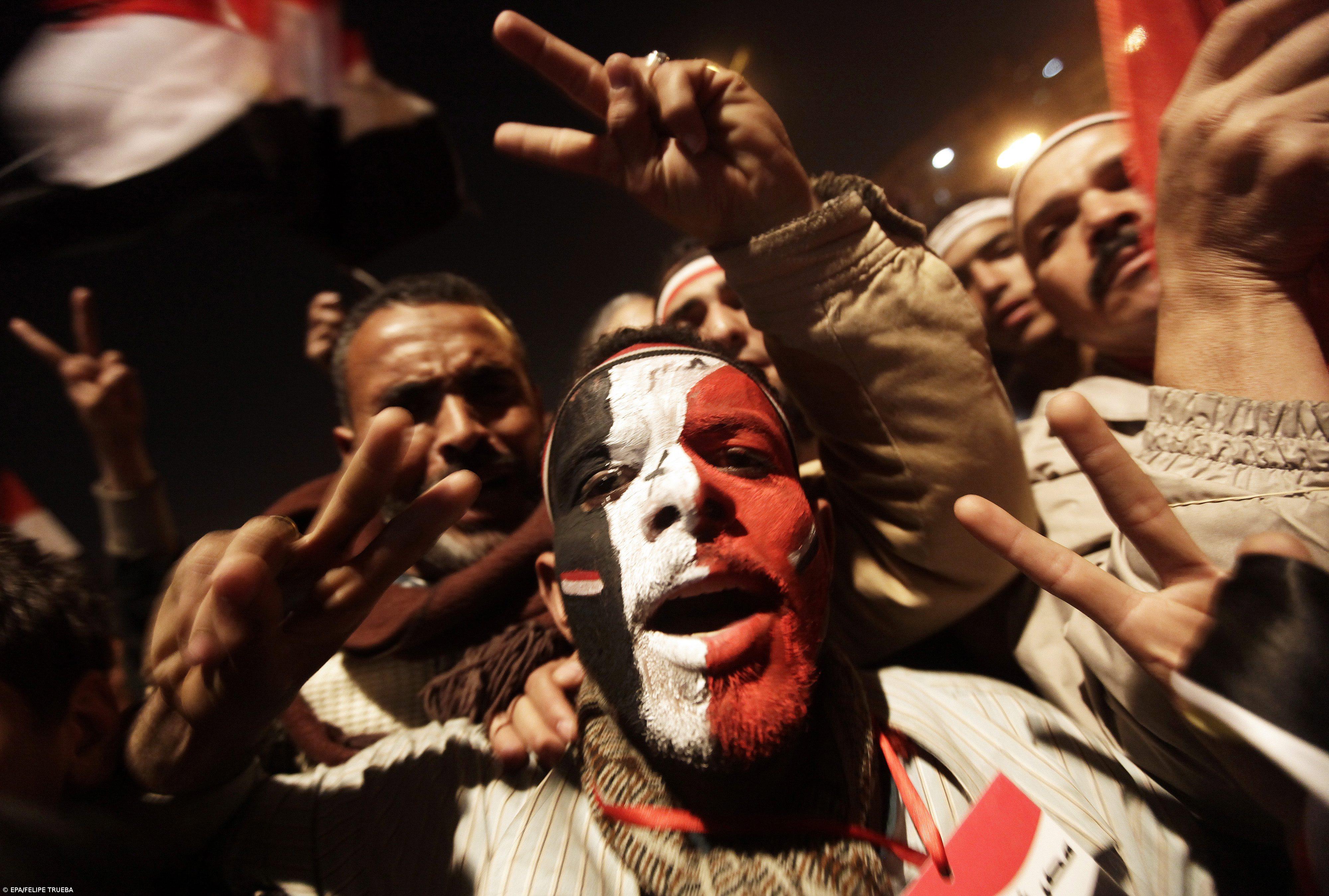 Mubarak renuncia e entrega poder aos militares – Imagem 1