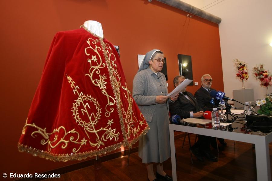 Santo Cristo usa este ano capa oferecida em 1984 – Imagem 1