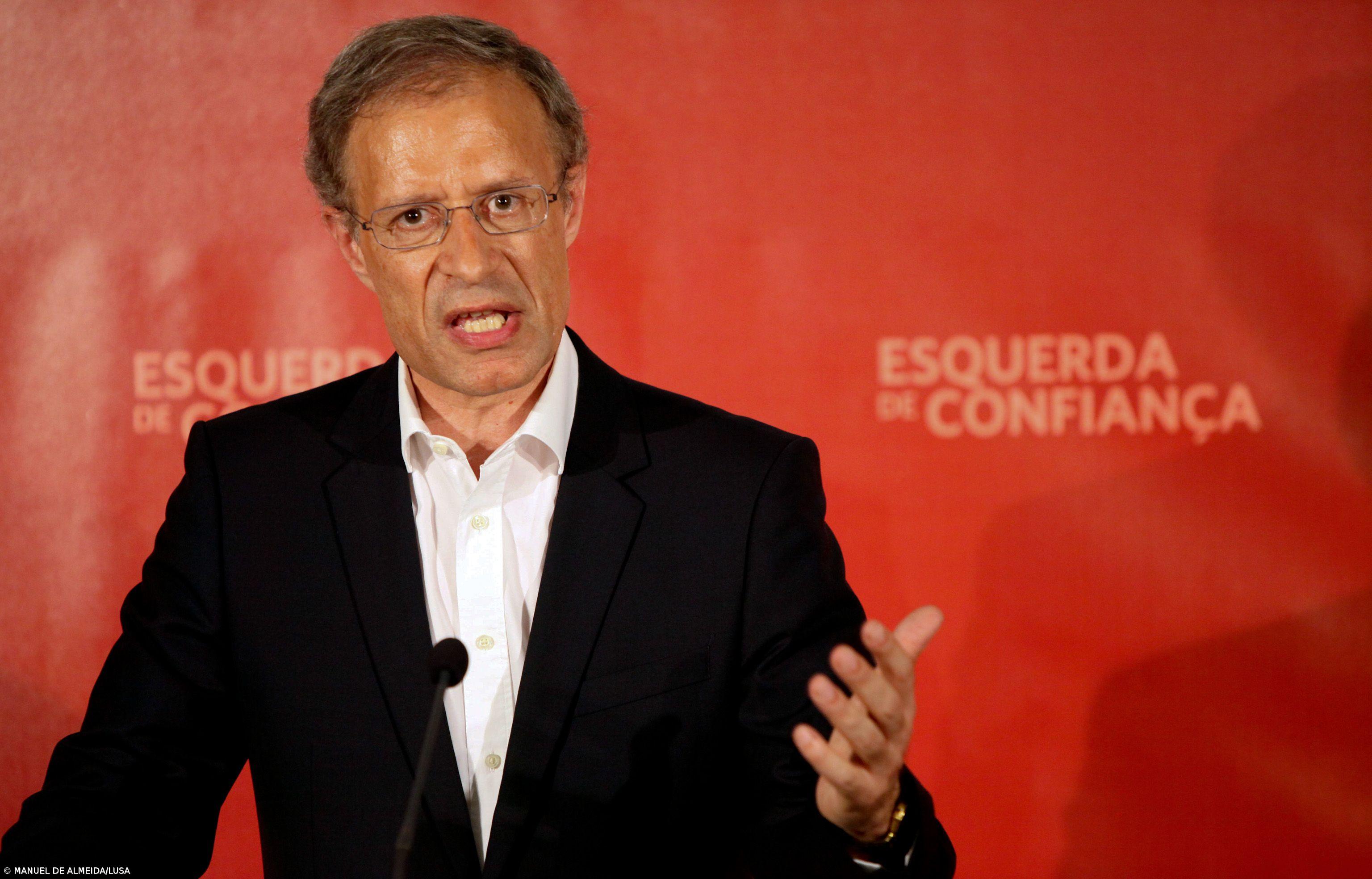 Louçã promete estar "muito atento" à votação do PS sobre corte dos subsídios – Imagem 1