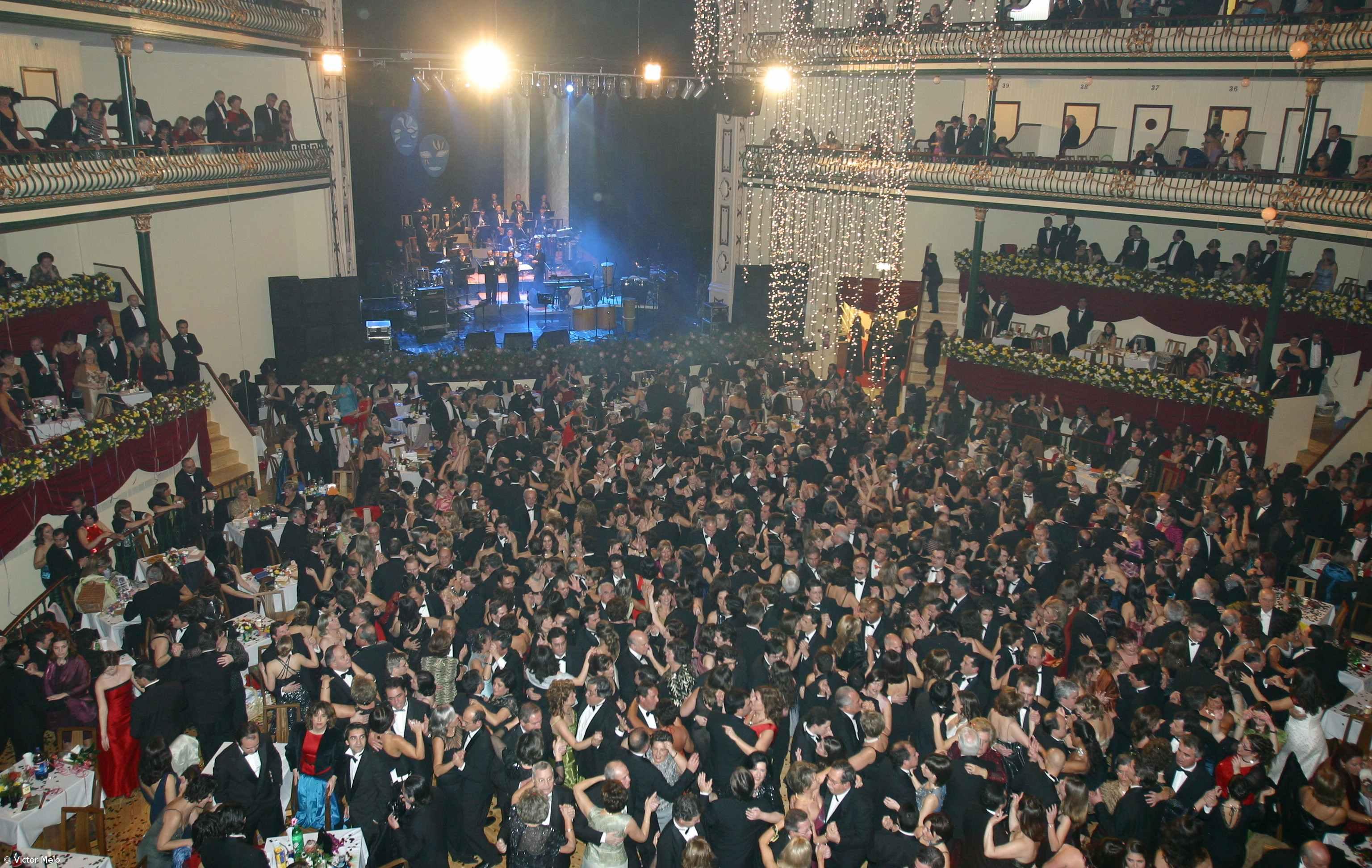 Há quase cem anos que o Coliseu Micaelense recebe bailes de gala no carnaval  – Imagem 1