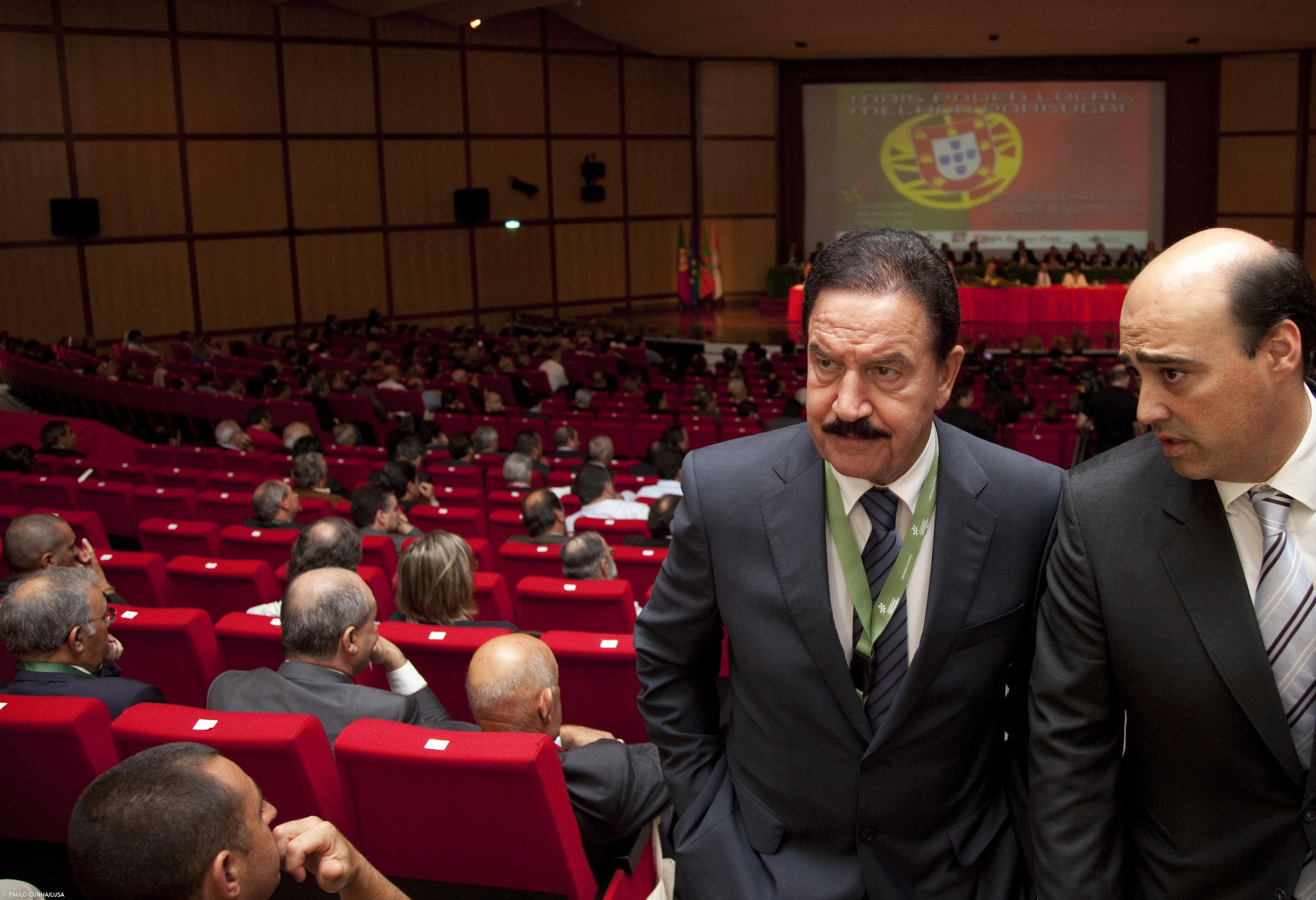 Autarcas pedem revogação da Lei dos Compromissos em sessão marcada por assobios e apupos – Imagem 1