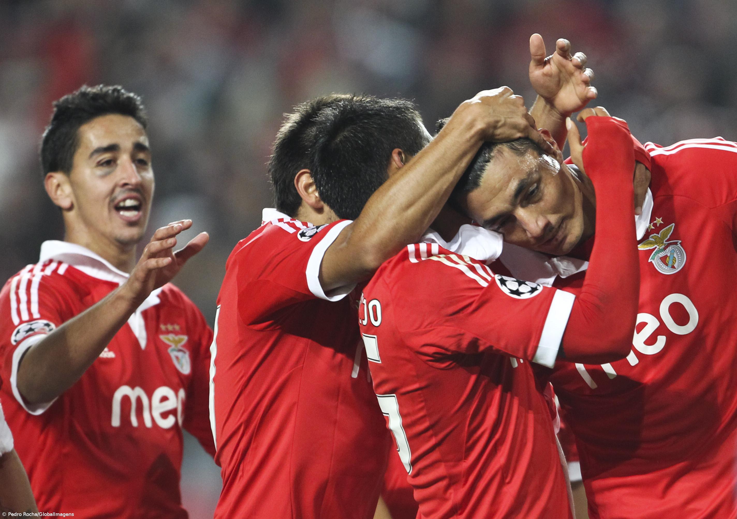 Benfica fecha o ano na liderança com "hat-trick" de Cardozo – Imagem 1