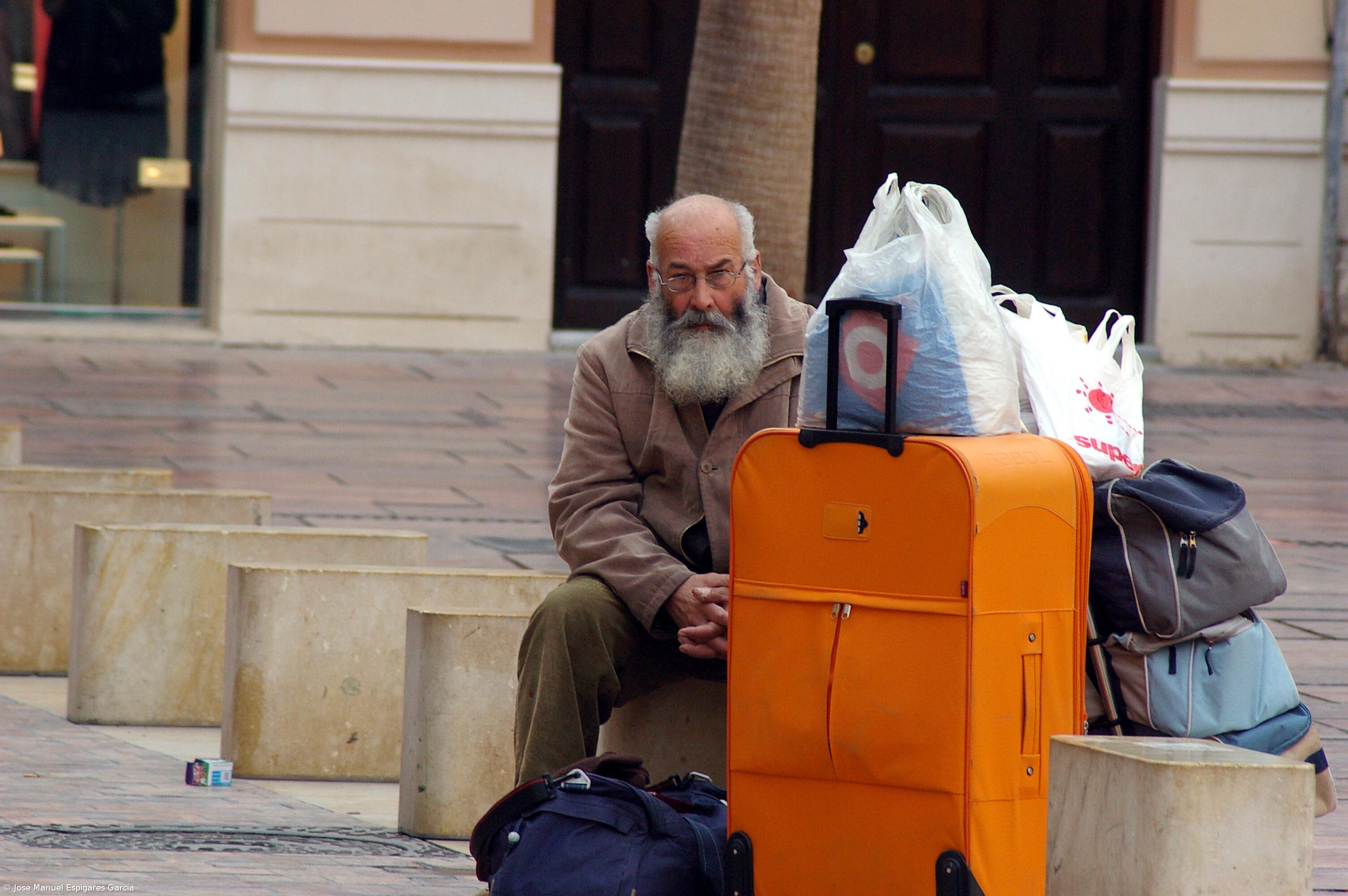 Dezenas de empresas disponibilizam-se a repôr parte dos bens roubados  – Imagem 1