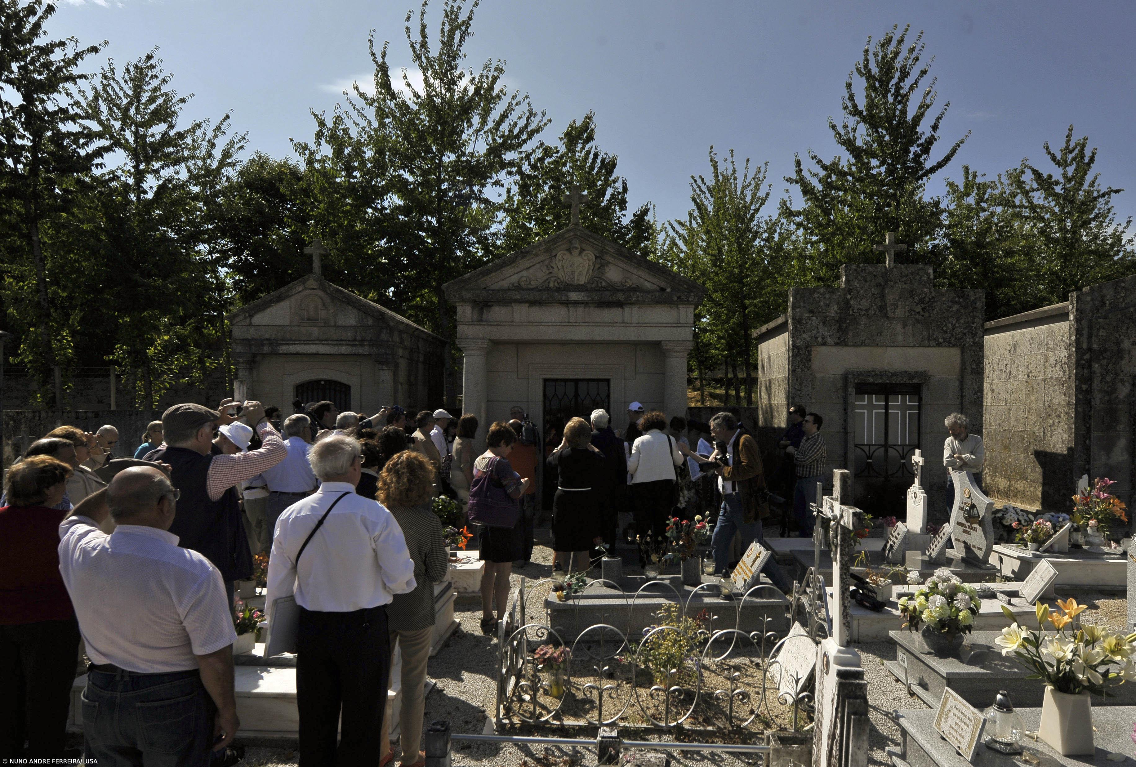 Familiares e refugiados da II Guerra emocionam-se em visita à aldeia de Aristides Sousa Mendes – Imagem 1