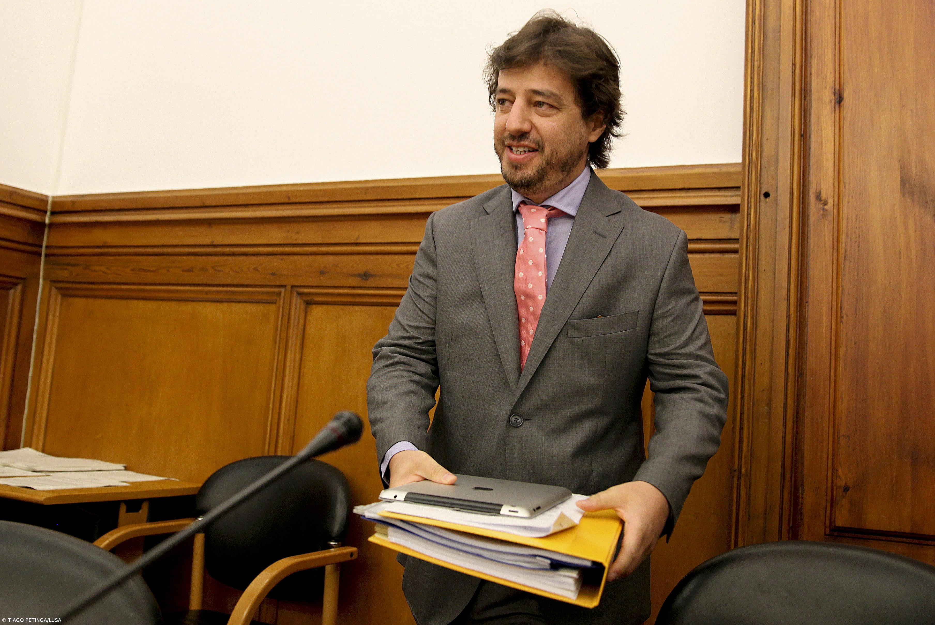 Parlamento dos Açores quer reunir com ministro Poiares Maduro por causa da RTP – Imagem 1